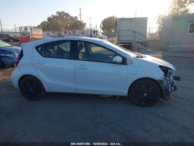 Toyota Prius C Two 2015 JTDKDTB31F1584899 Image 14