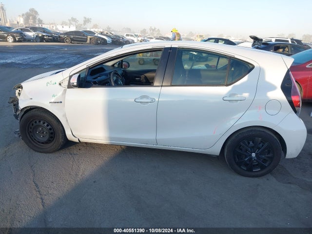 Toyota Prius C Two 2015 JTDKDTB31F1584899 Image 15