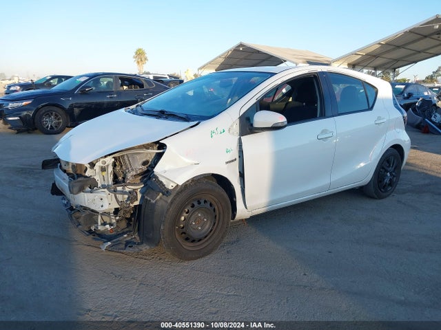 JTDKDTB31F1584899 Toyota Prius C Two