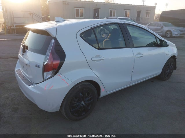 JTDKDTB31F1584899 Toyota Prius C Two