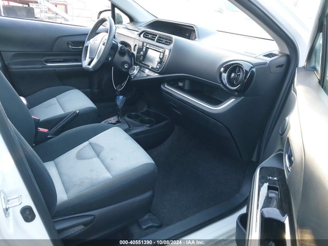 JTDKDTB31F1584899 Toyota Prius C Two