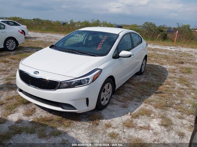 KIA FORTE LX 2017 3KPFK4A70HE101372 Image 2