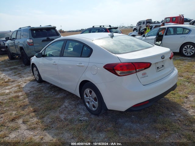 KIA FORTE LX 2017 3KPFK4A70HE101372 Image 3