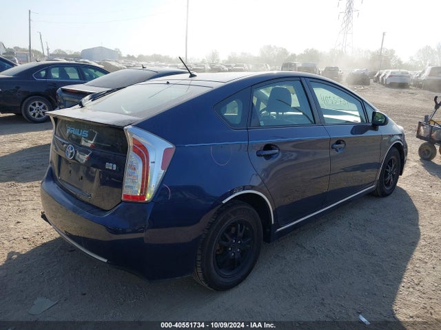 Toyota Prius Two 2014 JTDKN3DU3E0392407 Image 4