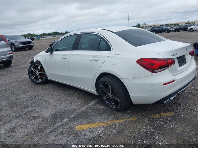 Mercedes-Benz A 220 2019 WDD3G4EB9KW027570 Image 3