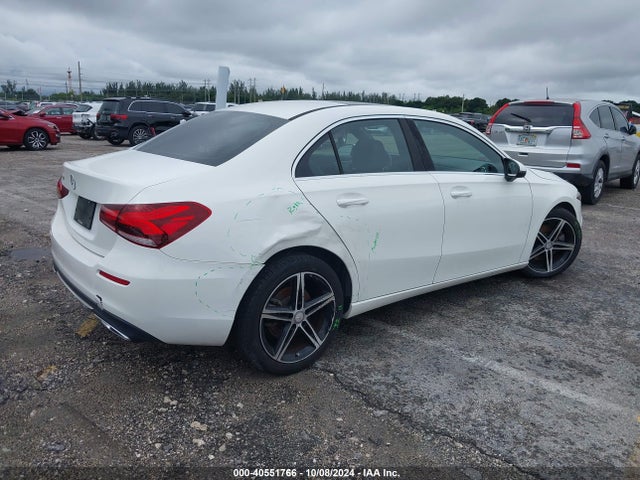 Mercedes-Benz A 220 2019 WDD3G4EB9KW027570 Image 4