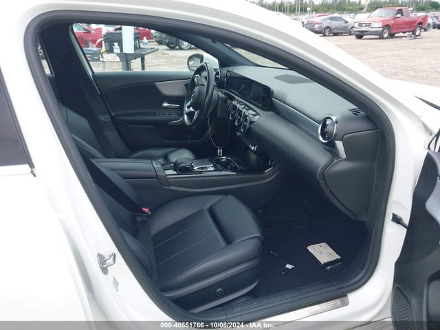 Mercedes-Benz A 220 2019 WDD3G4EB9KW027570 Image 5