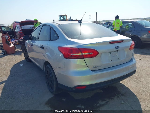 Ford FOCUS S 2018 1FADP3E25JL216344 Image 3