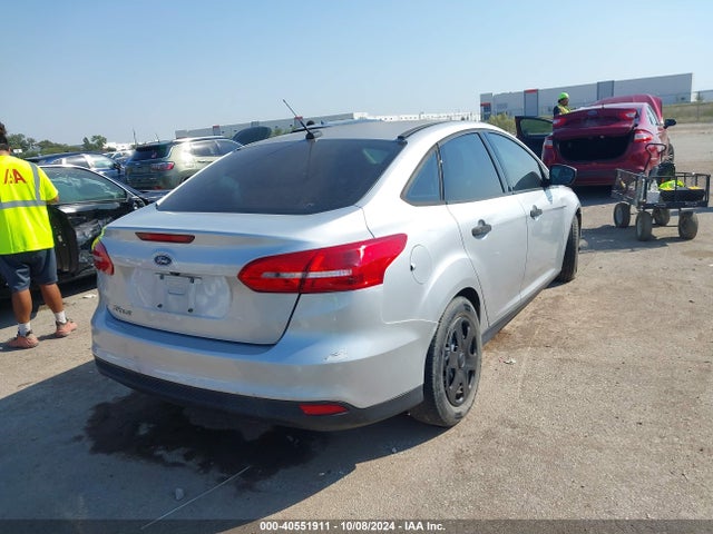 Ford FOCUS S 2018 1FADP3E25JL216344 Image 4