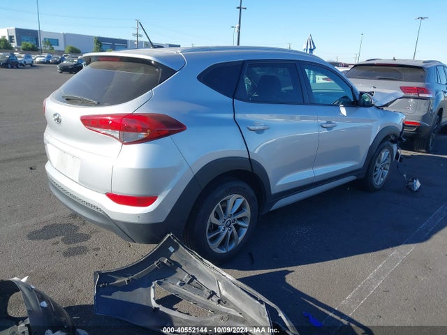 KM8J33A42HU587249 Hyundai TUCSON SE