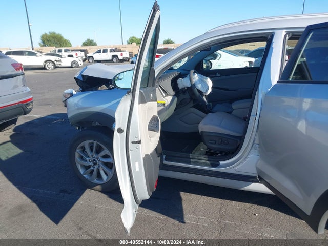 KM8J33A42HU587249 Hyundai TUCSON SE