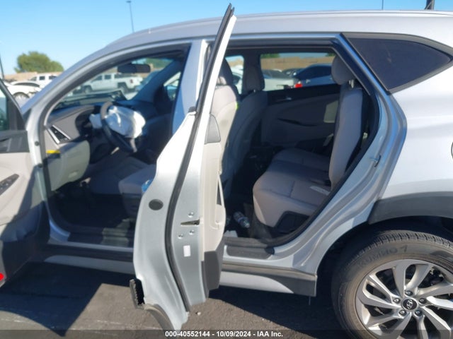 KM8J33A42HU587249 Hyundai TUCSON SE