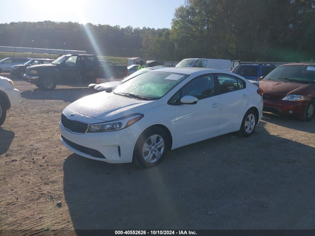KIA FORTE LX 2017 3KPFK4A77HE093769 Image 2