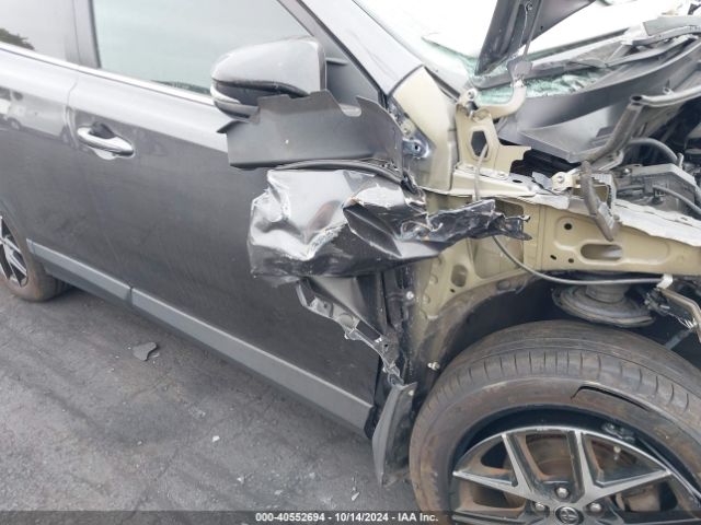 2T3NFREV7GW305501 Toyota RAV4 SE