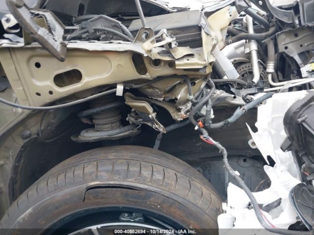 2T3NFREV7GW305501 Toyota RAV4 SE