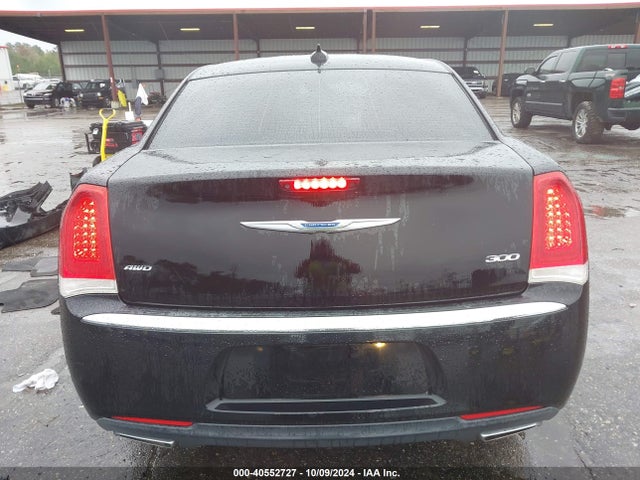 2C3CCAKG5JH177598 Chrysler 300 Limited Awd