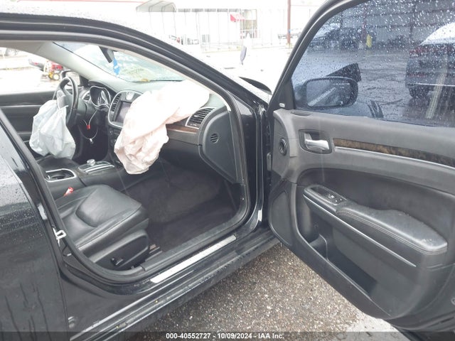 2C3CCAKG5JH177598 Chrysler 300 Limited Awd