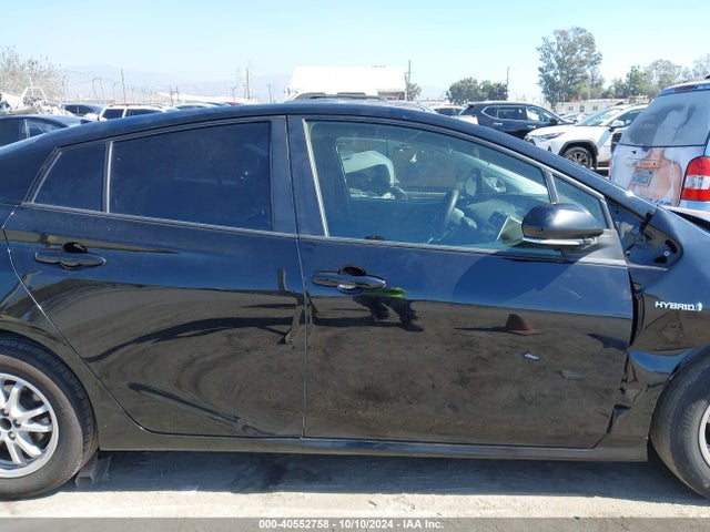 Toyota Prius Two 2016 JTDKBRFU1G3016170 Image 14