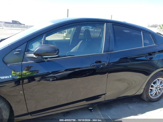 Toyota Prius Two 2016 JTDKBRFU1G3016170 Image 15
