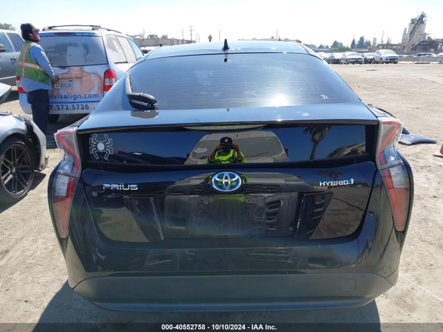 Toyota Prius Two 2016 JTDKBRFU1G3016170 Image 17
