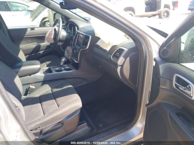1C4RJEAG4JC322833 Jeep Grand Cherokee Laredo E 4x2
