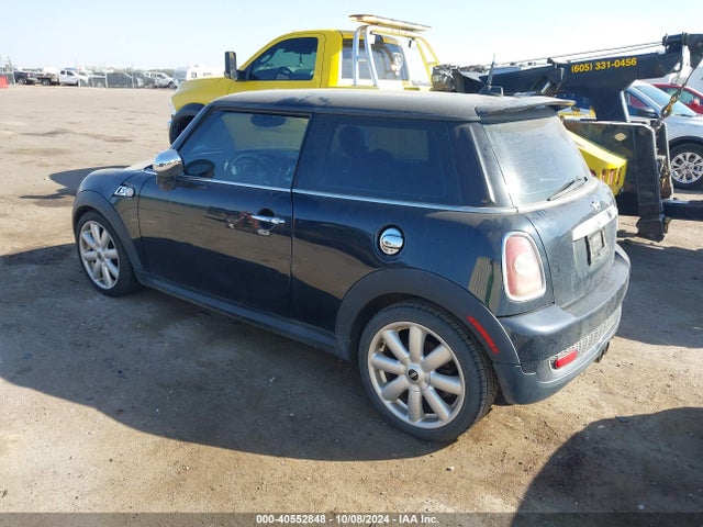 2007 MINI COOPER S WMWMF73597TL86830 Photo 2