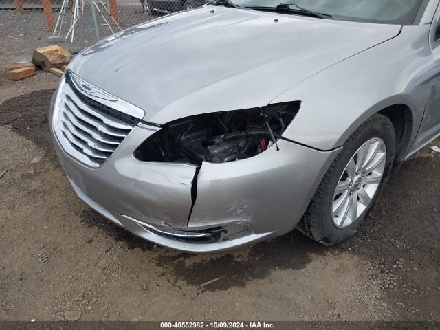 Chrysler 200 Touring 2014 1C3CCBBB9EN192788 Image 6