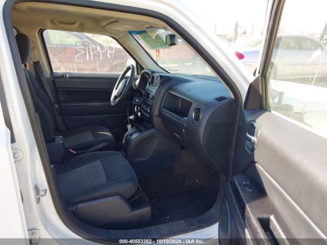 1C4NJPBA8GD575435 Jeep Patriot Sport