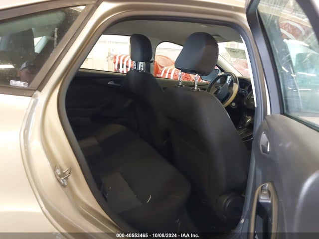 Ford FOCUS SE 2017 1FADP3F20HL300094 Image 8