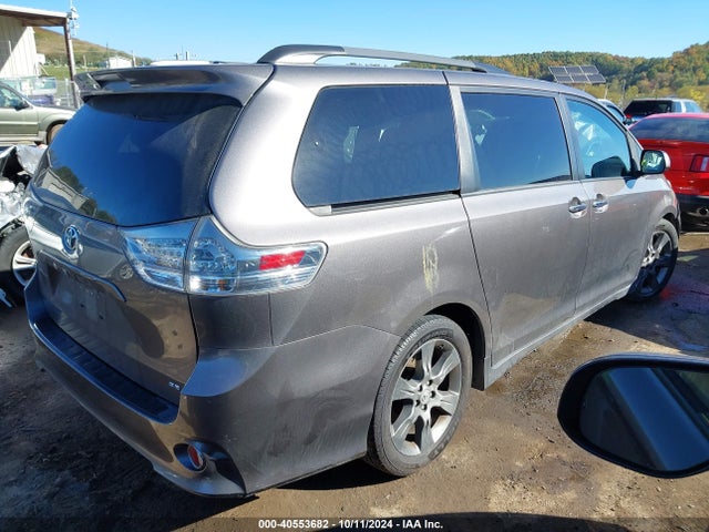 5TDXK3DC4GS737336 Toyota Sienna Se Premium 8 Passenger
