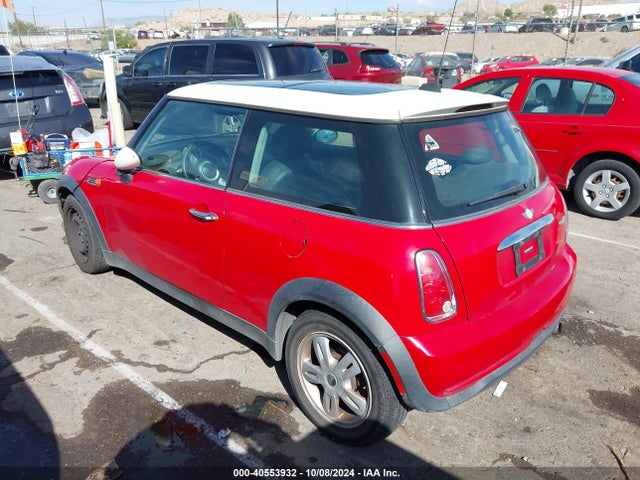 2006 MINI COOPER WMWRC33506TK72933 Photo 2