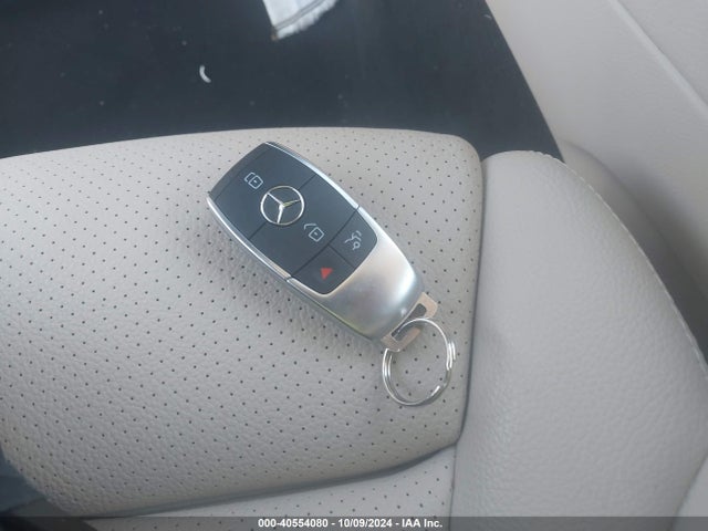 W1N0G8DB4NV394532 Mercedes-Benz Glc 300 Suv