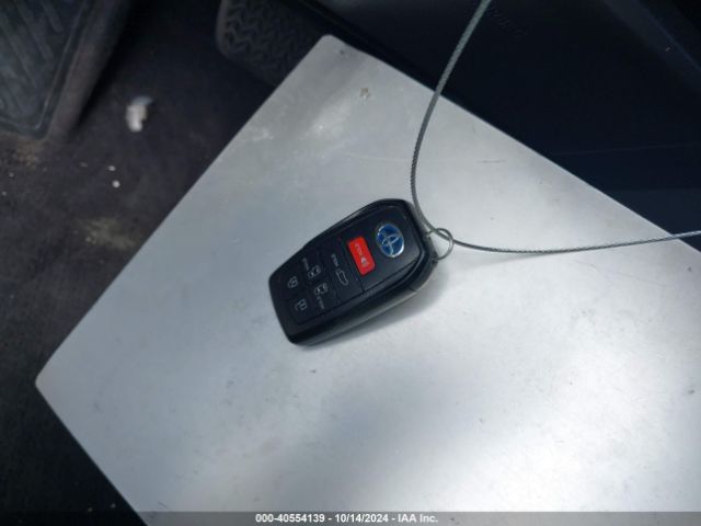 5TDJRKEC9MS027015 Toyota SIENNA XLE