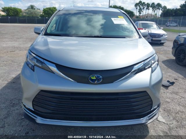 5TDJRKEC9MS027015 Toyota SIENNA XLE