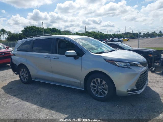 5TDJRKEC9MS027015 Toyota SIENNA XLE