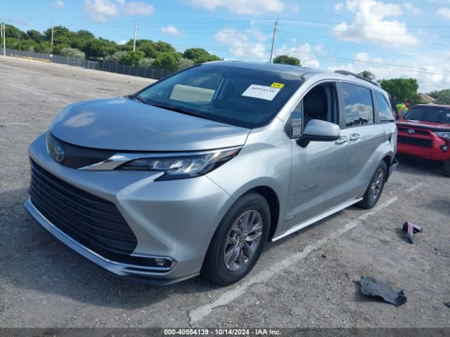 5TDJRKEC9MS027015 Toyota SIENNA XLE