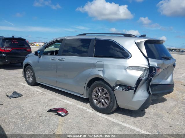 5TDJRKEC9MS027015 Toyota SIENNA XLE