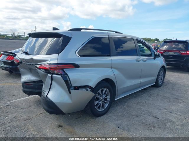 5TDJRKEC9MS027015 Toyota SIENNA XLE