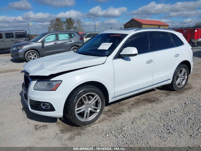 Audi Q5 2.0t Premium 2016 WA1L2AFP4GA141394 Image 2