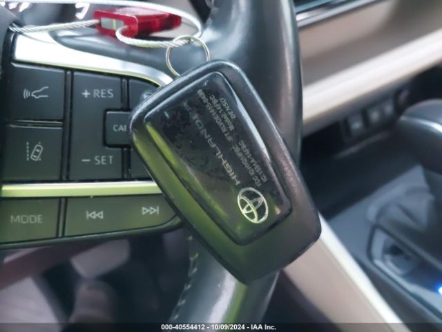 5TDGZRBH1MS527351 Toyota Highlander Xle