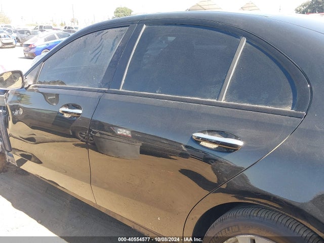 W1KAF4GB4PR073272 Mercedes-Benz C 300 Sedan