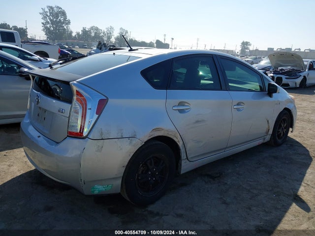 JTDKN3DU5E1752206 Toyota Prius Three