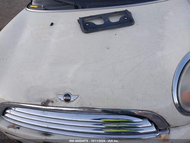 2010 MINI COOPER WMWMF3C58ATZ21534 Photo 9