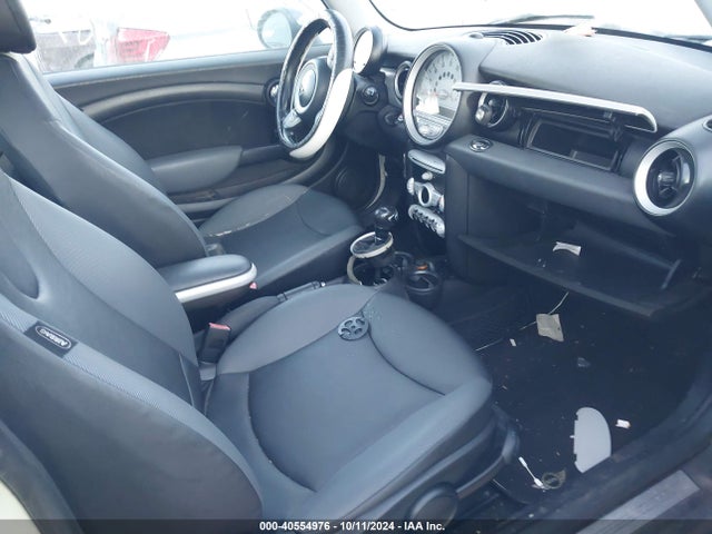 2010 MINI COOPER WMWMF3C58ATZ21534 Photo 4