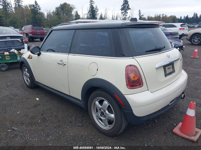 2009 MINI COOPER WMWMF33519TW71498 Photo 2