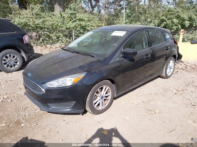 Ford FOCUS SE 2018 1FADP3K27JL254601 Image 2