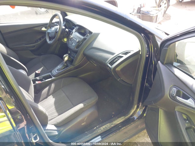 Ford FOCUS SE 2018 1FADP3K27JL254601 Image 5