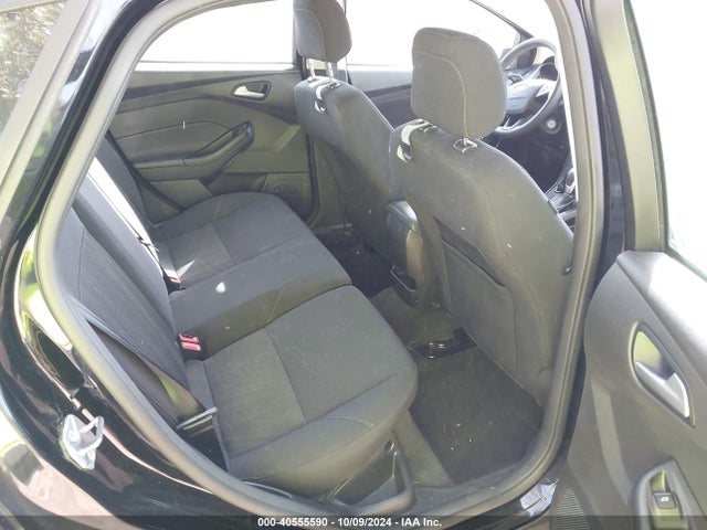 Ford FOCUS SE 2018 1FADP3K27JL254601 Image 8
