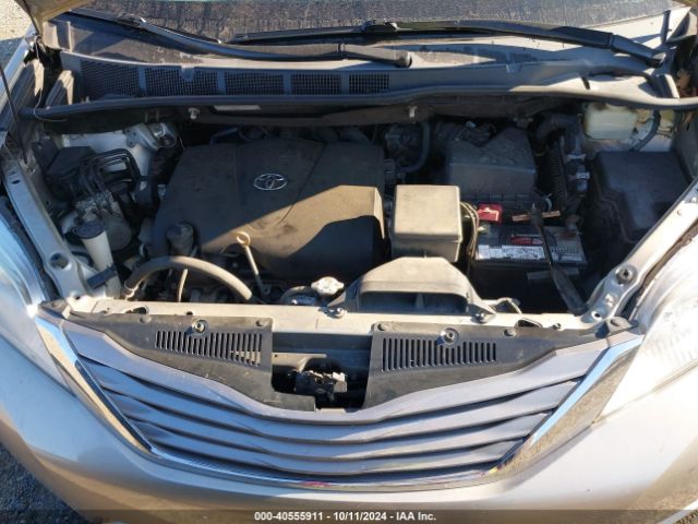5TDYZ3DC2HS833614 Toyota Sienna Xle 8 Passenger