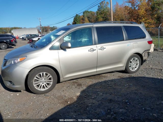 5TDYZ3DC2HS833614 Toyota Sienna Xle 8 Passenger